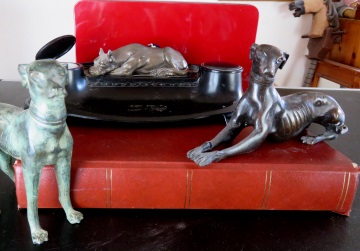 Alte Hunde Bronzefiguren