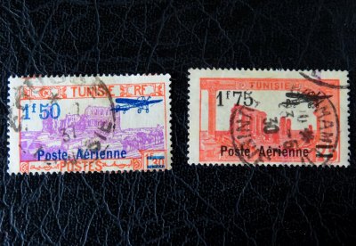 Zwei Luftpost-Briefmarken der Franzsischen Kolonie Tunesien