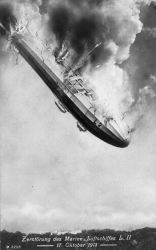 Abstrzender Zeppelin 1913